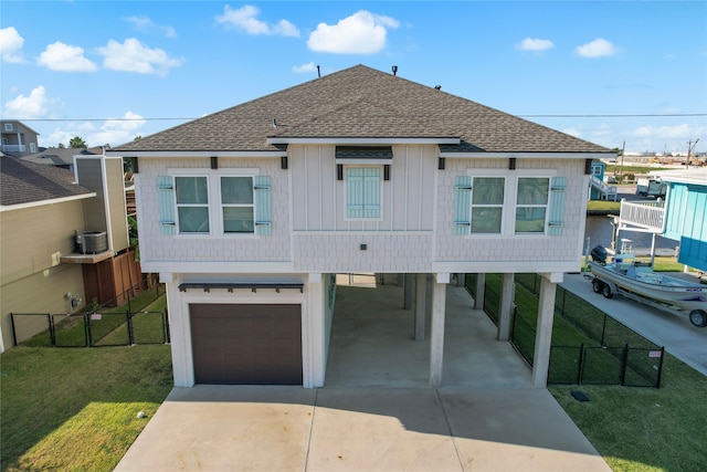 view of front of property featuring a carport and a front lawn