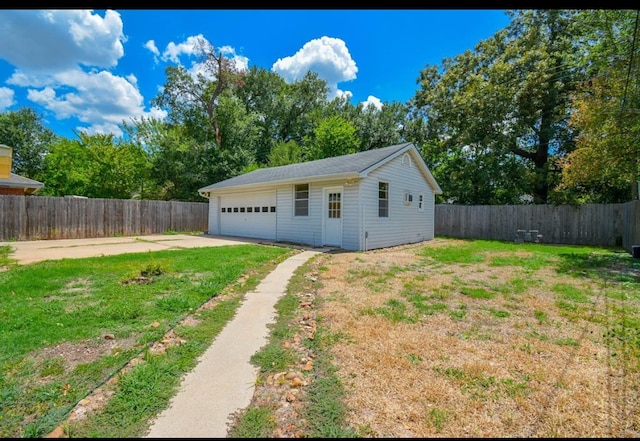 exterior space featuring a lawn