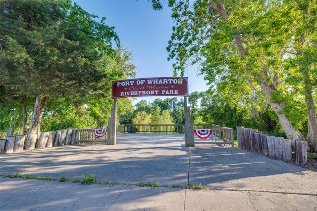 105 Nicholas Rd, Wharton, TX 77488 - view of street