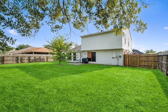 back of house featuring a lawn