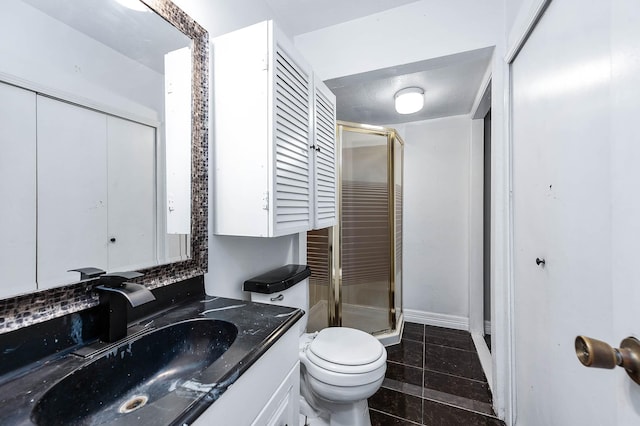 full bath featuring toilet, decorative backsplash, a shower stall, and vanity