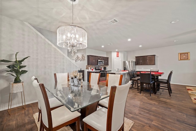 dining area featuring visible vents, a notable chandelier, recessed lighting, baseboards, and dark wood-style flooring