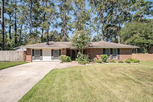 single story home featuring a front yard