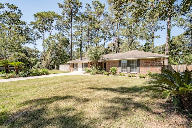 single story home featuring a front yard