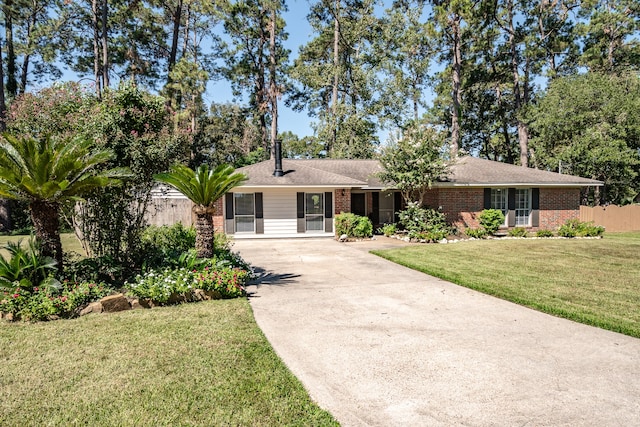 ranch-style home featuring a front yard