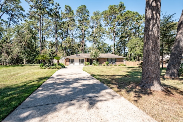 ranch-style home featuring a front lawn