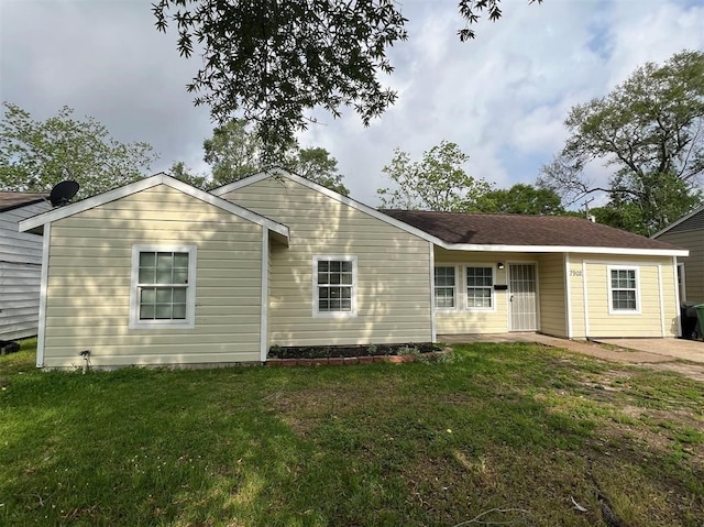 ranch-style house with a front yard