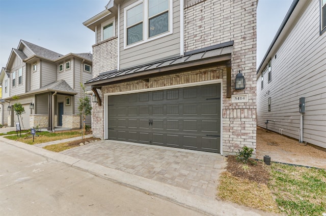 view of front facade with a garage