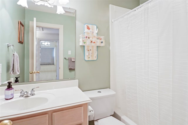 full bathroom featuring shower / bath combo with shower curtain, vanity, and toilet