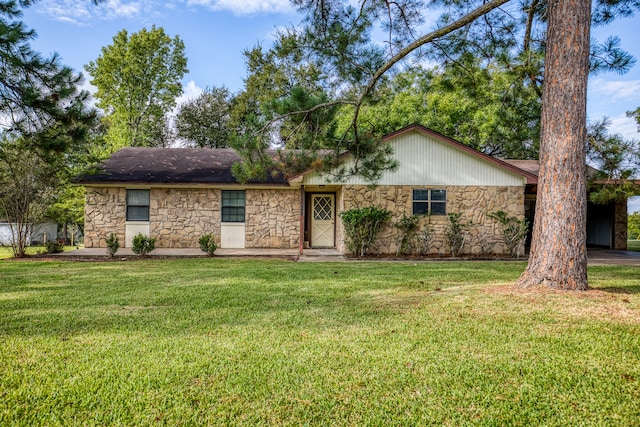 single story home with a front yard