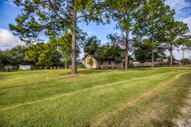 view of yard featuring a storage unit