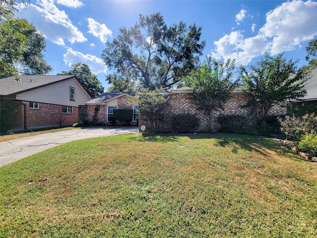 Listing photo 2 for 5414 Sweetwind Ln, Spring TX 77373