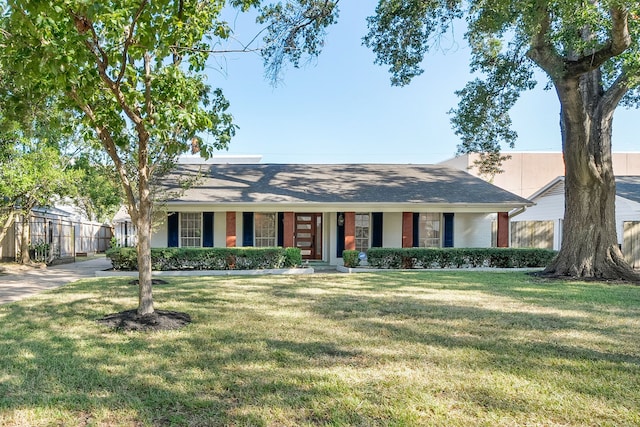 single story home with a front yard