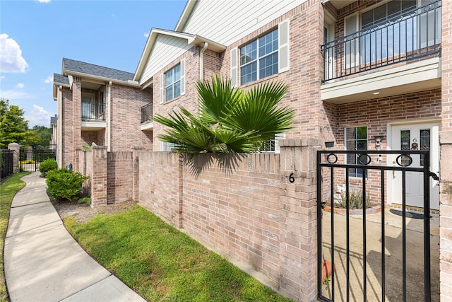 Listing photo 2 for 2865 Westhollow Dr Unit 6, Houston TX 77082