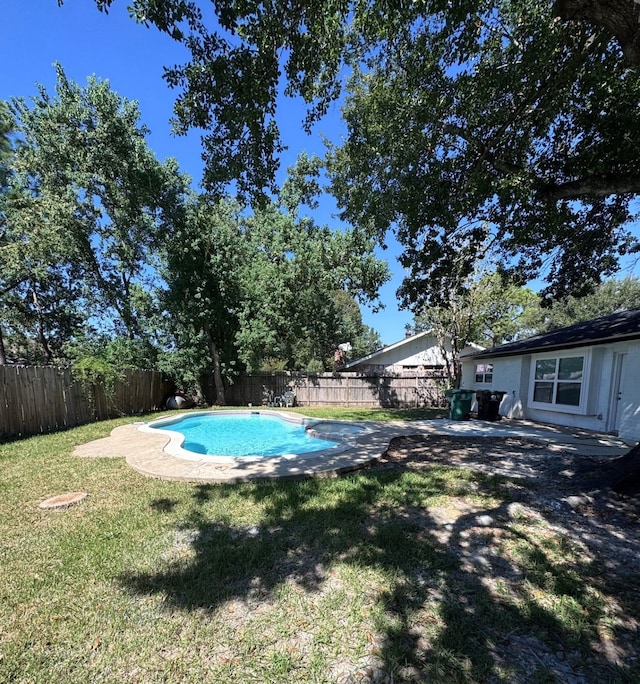 view of pool featuring a yard