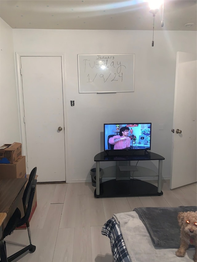 living room featuring ceiling fan and light hardwood / wood-style floors