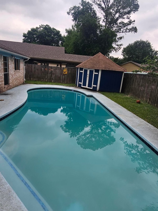 view of pool featuring an outdoor structure