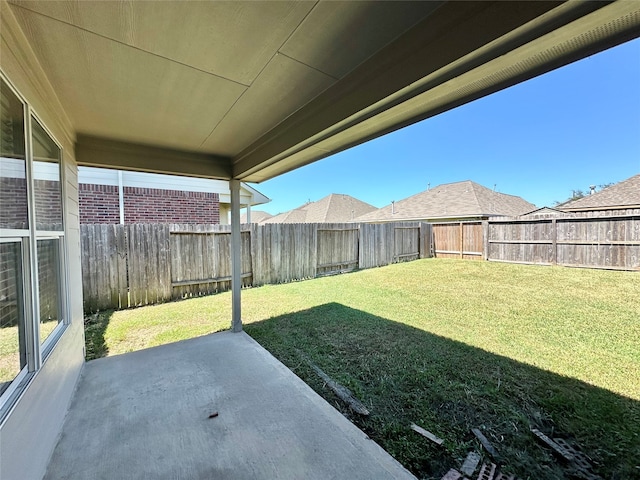 view of yard featuring a patio area