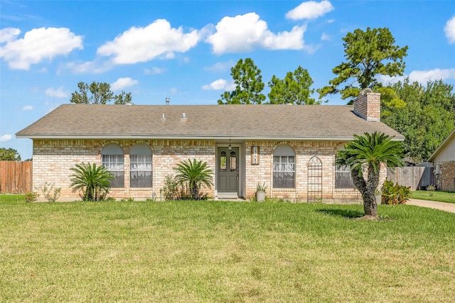 single story home featuring a front lawn