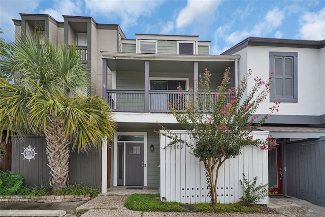 view of front of house with a balcony