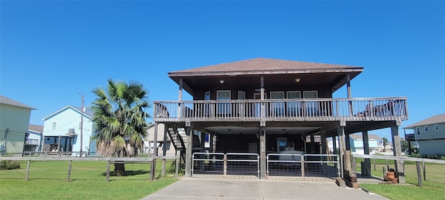 view of front facade featuring a front yard and a carport