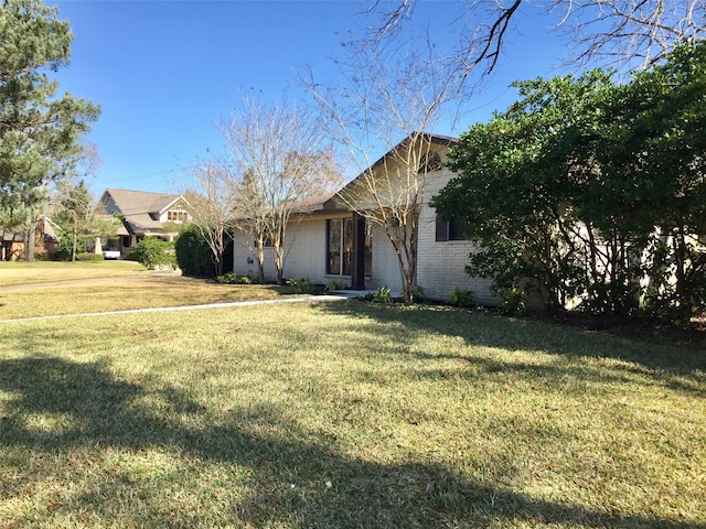 view of front of house with a front lawn