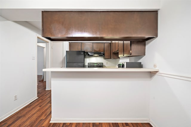 kitchen with dark brown cabinetry, stainless steel appliances, dark hardwood / wood-style floors, and kitchen peninsula