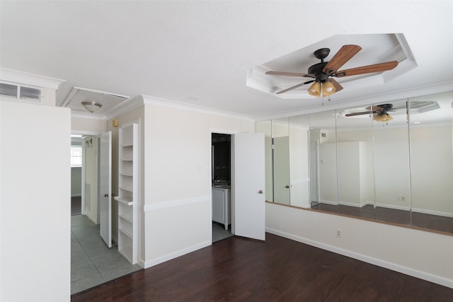 empty room featuring crown molding, dark hardwood / wood-style floors, and ceiling fan