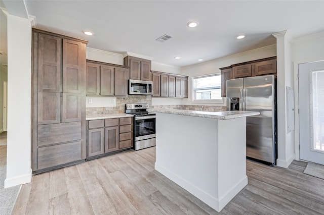 kitchen featuring a center island, light hardwood / wood-style flooring, and stainless steel appliances