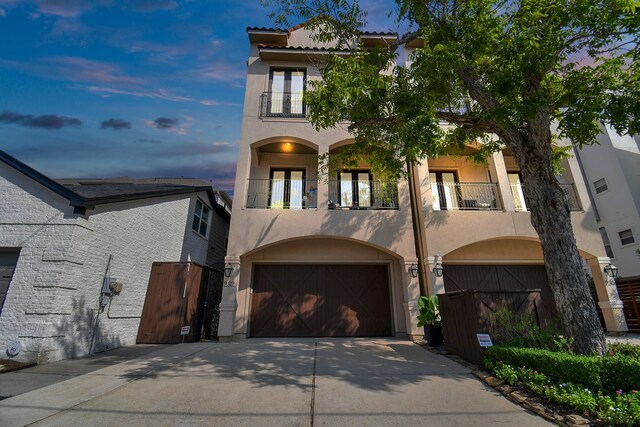 view of front facade featuring a balcony and a garage