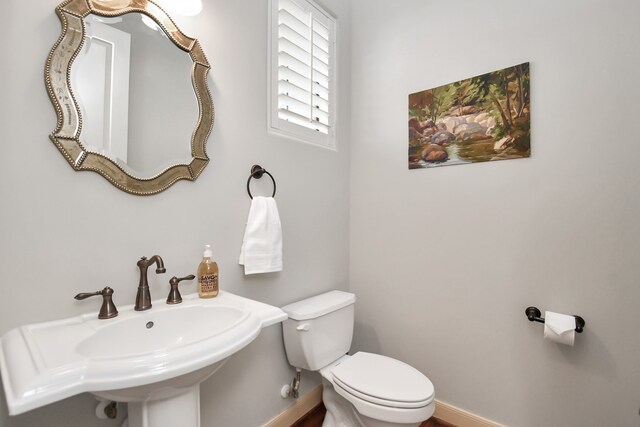 bathroom featuring sink and toilet