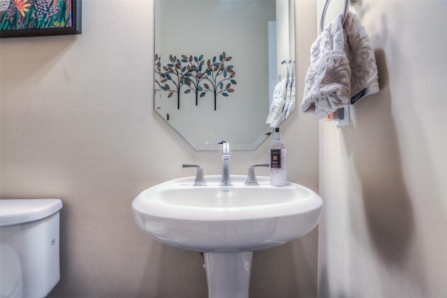 bathroom featuring sink and toilet