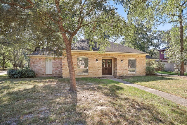 ranch-style house with a front lawn