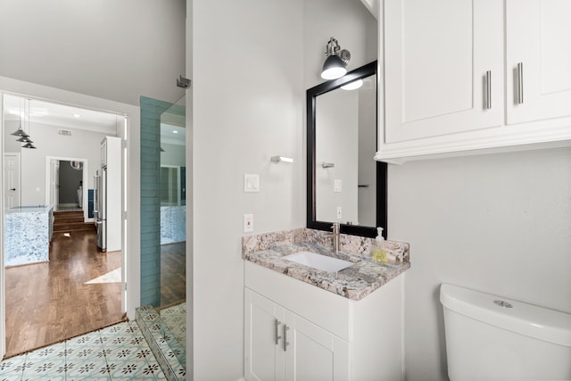 bathroom featuring crown molding, vanity, an enclosed shower, and toilet