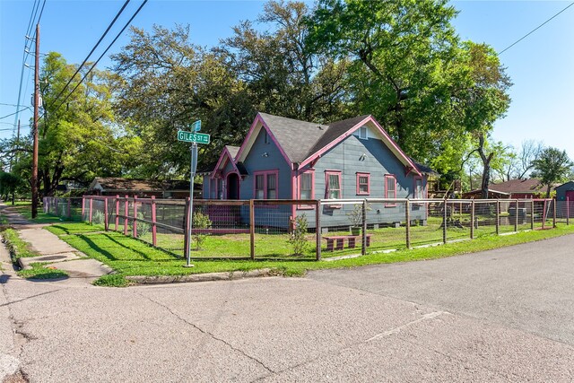 4995 Highland Ave, Beaumont, TX 77705 - view of front of home