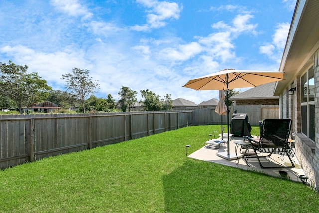 view of yard with a patio area