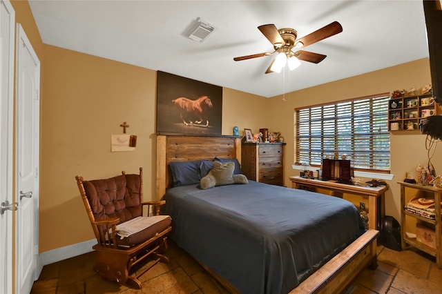 bedroom with ceiling fan