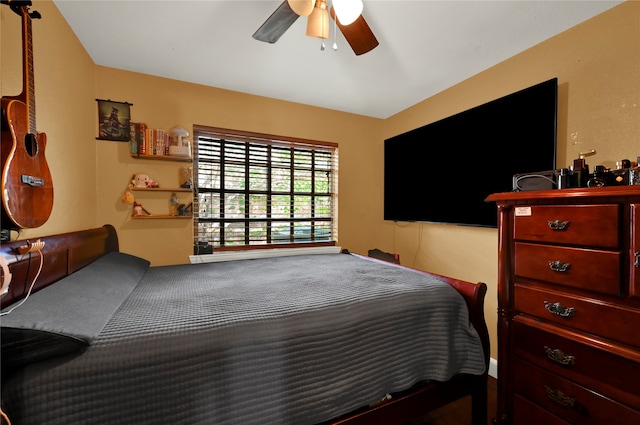 bedroom featuring ceiling fan