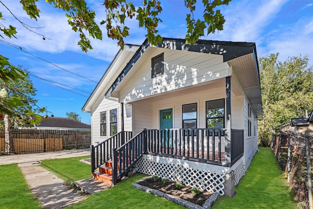 view of front facade featuring covered porch and a front yard