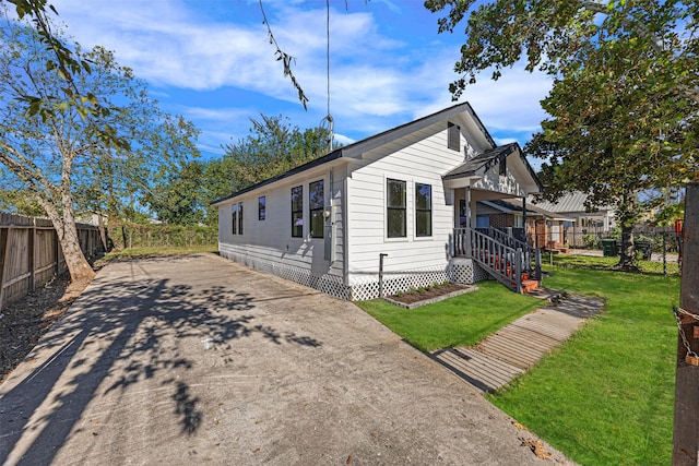 view of side of property featuring a yard