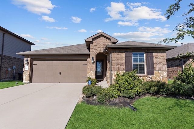 view of front facade featuring a front yard and a garage