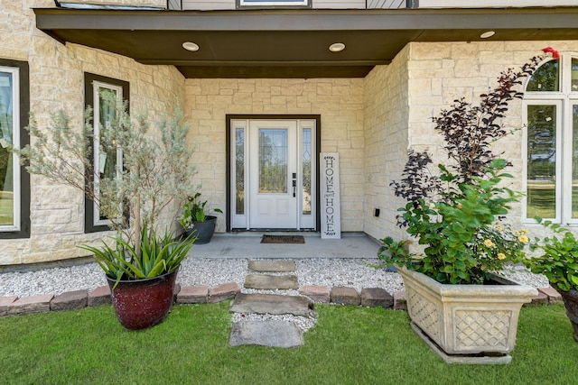 property entrance featuring a lawn