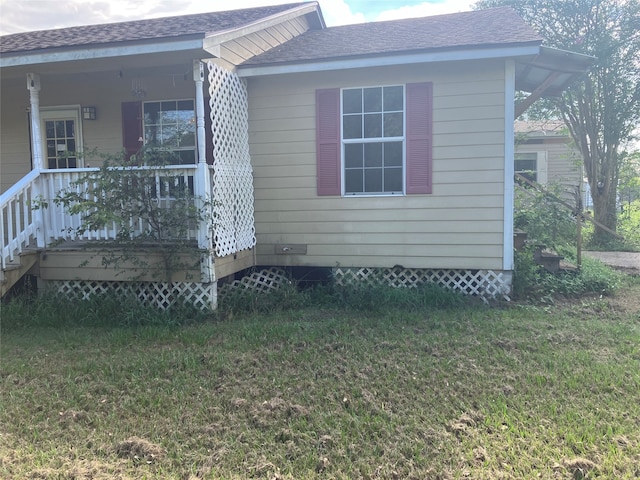 view of front of home with a front lawn and a porch