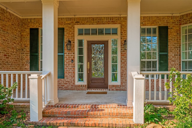 entrance to property featuring covered porch