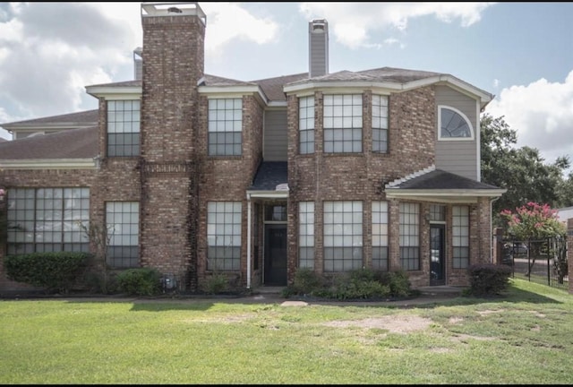 view of front of property with a front yard