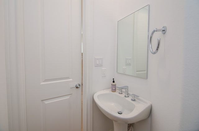 bathroom featuring sink