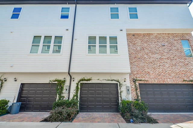 view of front of property featuring a garage