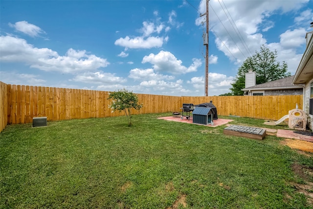 view of yard featuring a patio