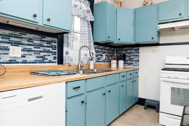 kitchen with under cabinet range hood, decorative backsplash, blue cabinets, and white appliances