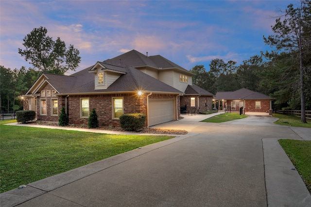 view of front of house featuring a yard